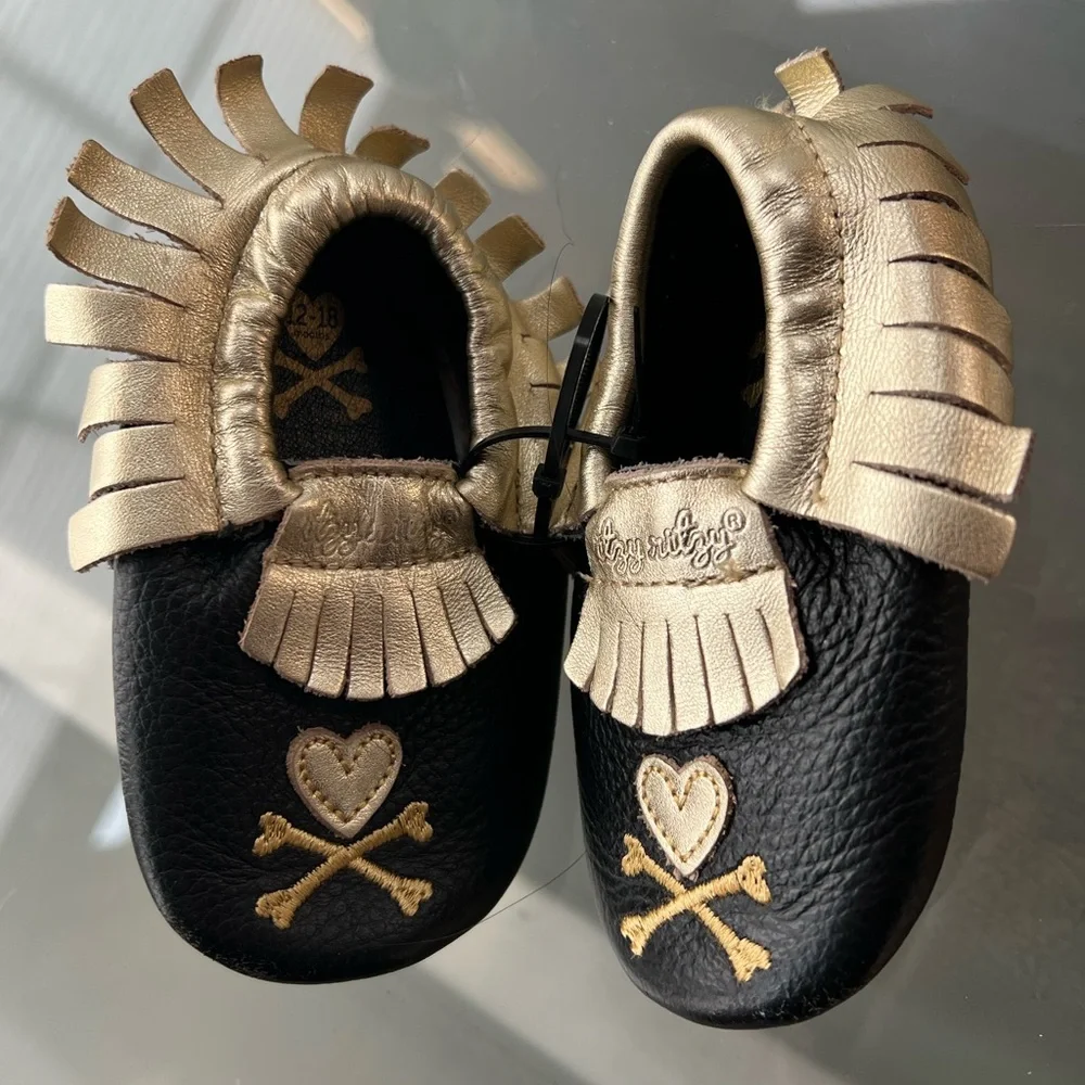 ☠️💛New Itzy Ritzy+Tokidoki Moc Happens Hearts & Cross Bones Baby Moccasins/Shoes - Picture 5 of 17